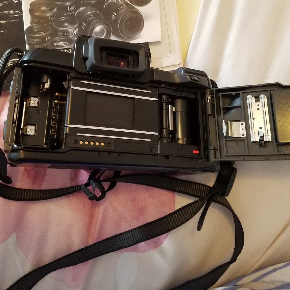Pentax 35mm SFL Camera - Picture 4 of 7